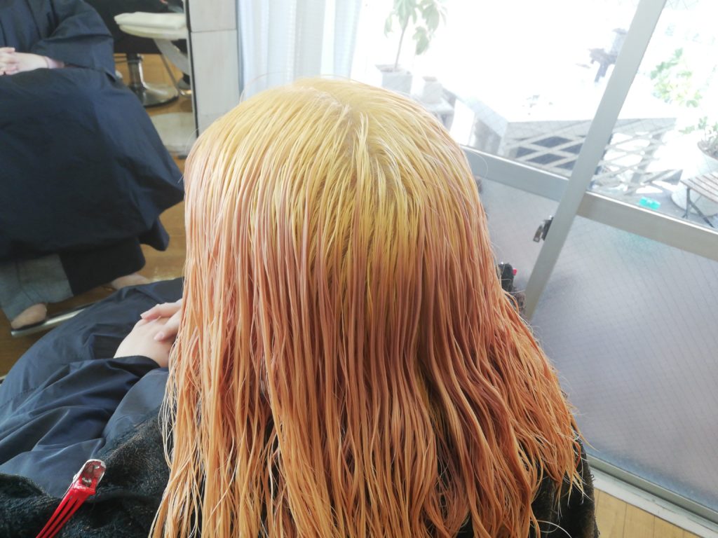 カラーバターの色が抜けない 失敗して赤系に染まった髪をアッシュにチェンジ カラーの申し子 福岡にあるカラーが人気の美容室