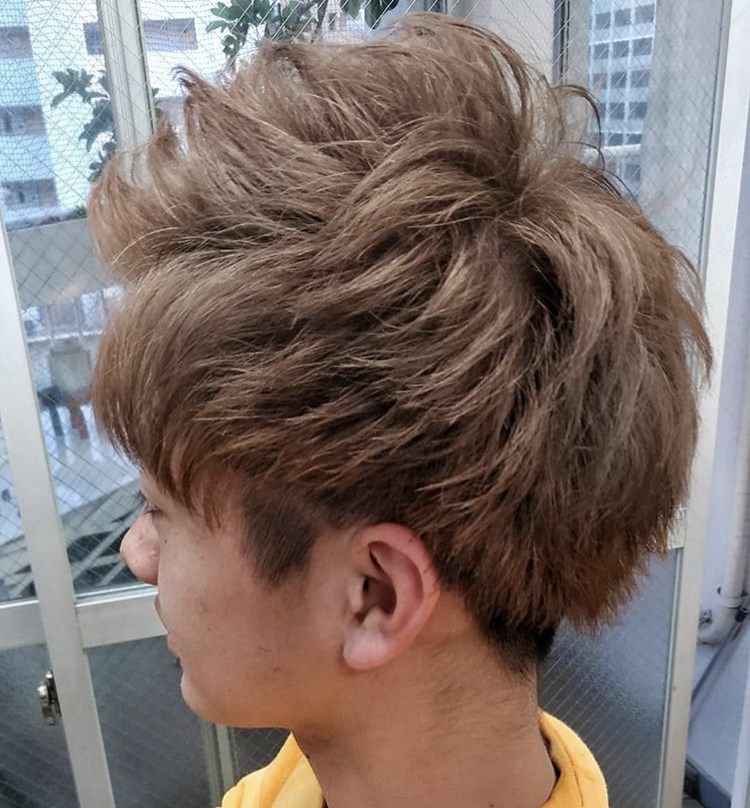 成人式 髪型がショートの男性のヘアカラー5選 福岡の美容師が解説 カラーの申し子 福岡にあるカラーが人気の美容室