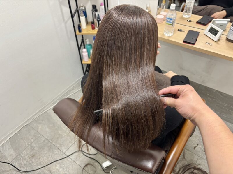 縮毛矯正とヘアカラーの同時施術